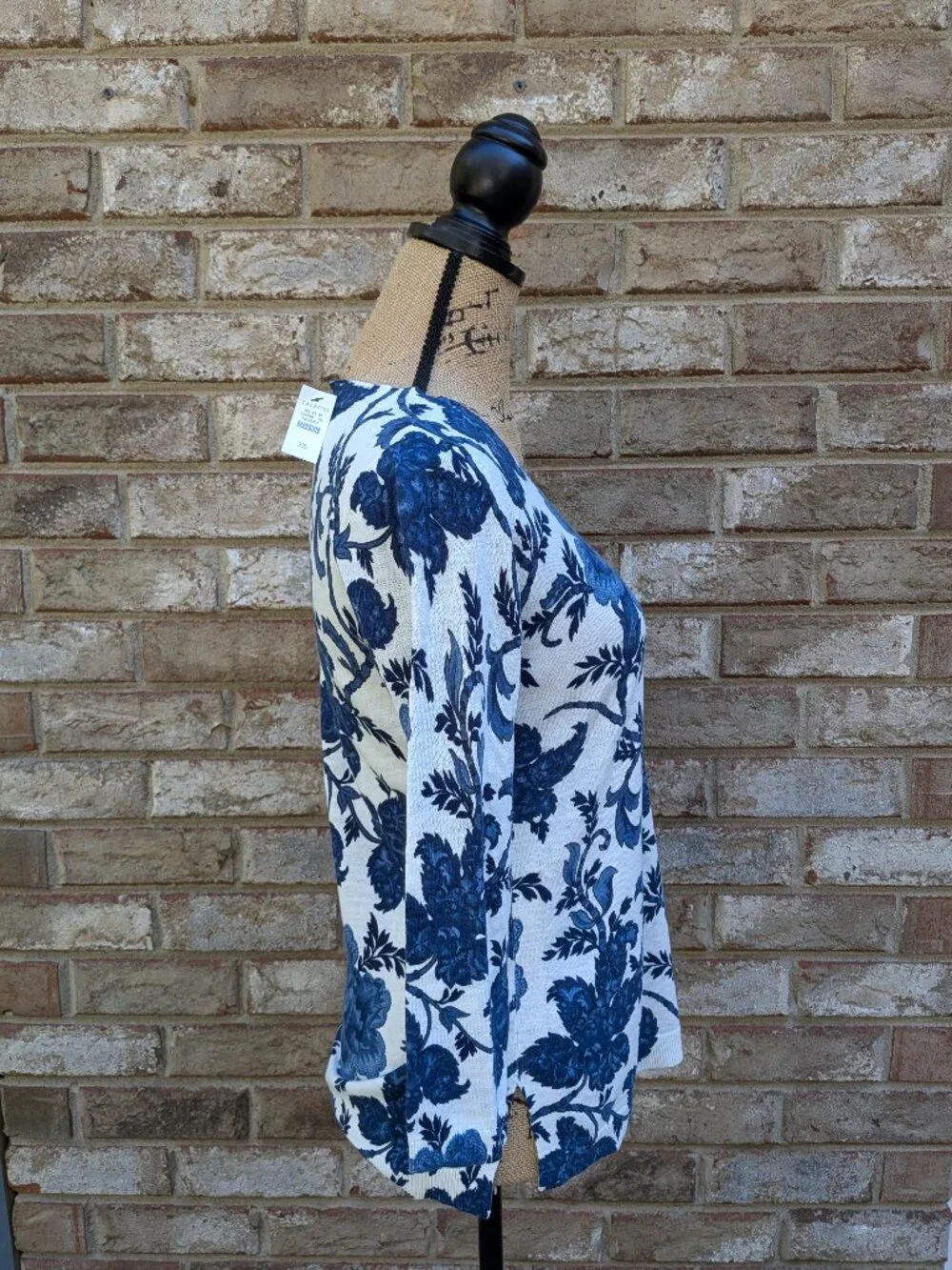 💙 NEW NWT Talbots Decorative Floral Vneck Sweater XS
